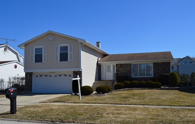 Property Photo: 741 Dunhill Drive IL 60089