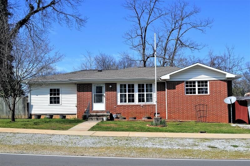 Property Photo: 307 Spring St TN 37324