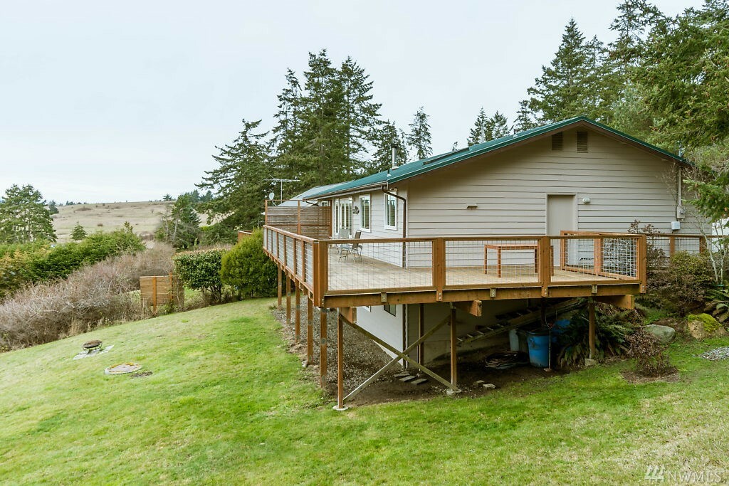 Property Photo:  844 Hawk Lane  WA 98253 