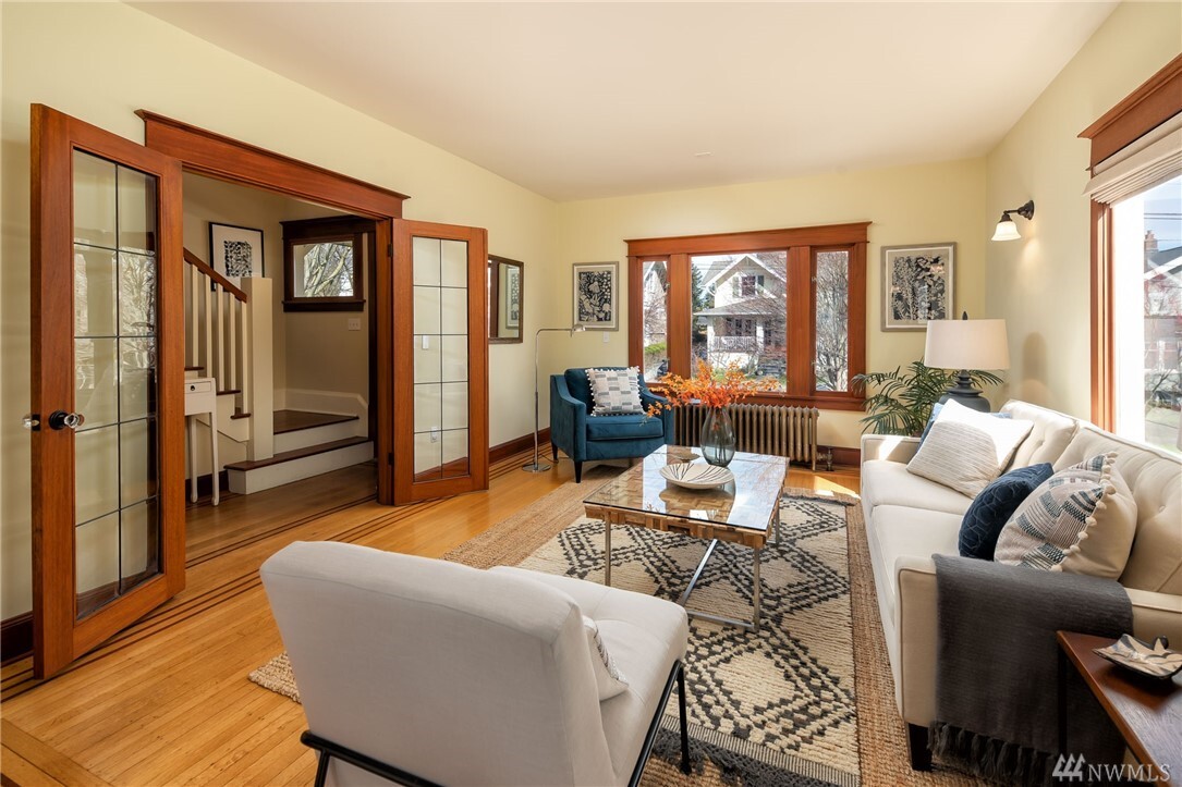 Property Photo:  215 Howe St  WA 98109 