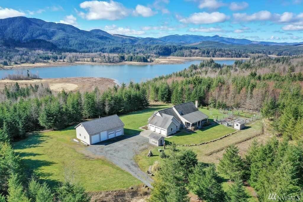 Property Photo: 11716 Englund Rd E WA 98328