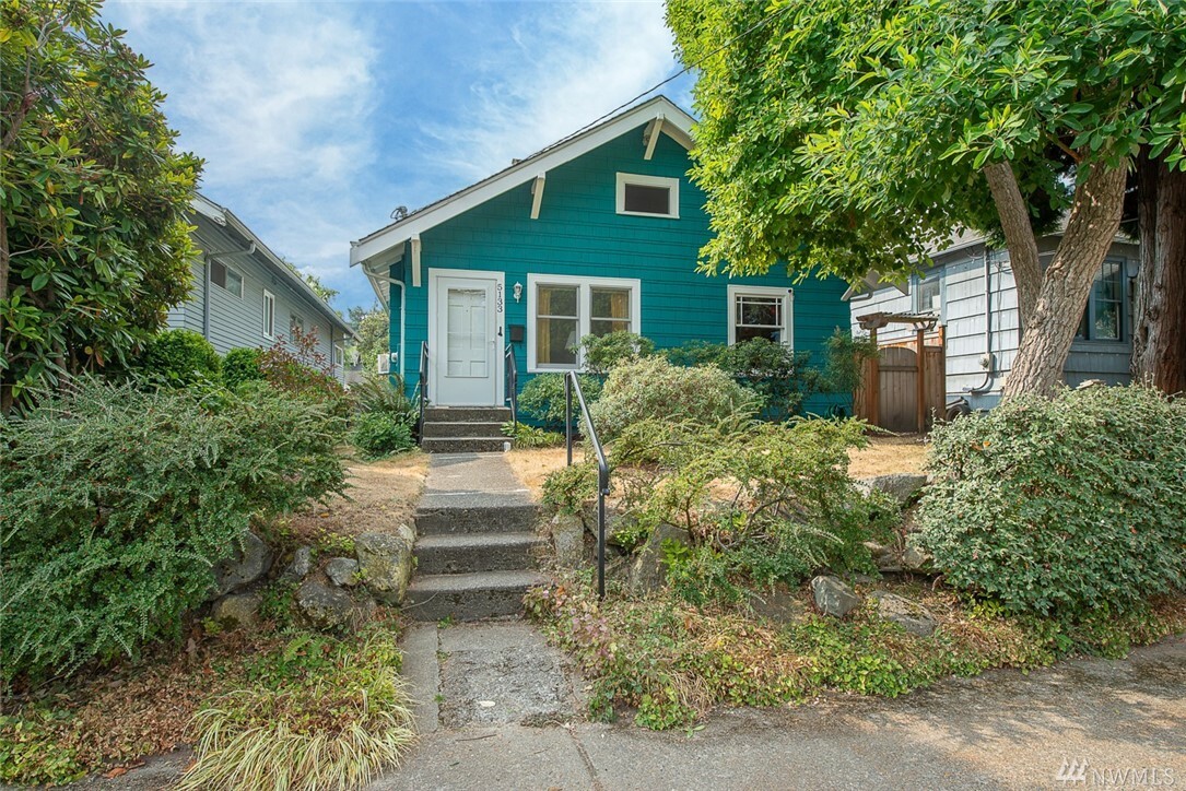 Property Photo:  5133 S Willow St  WA 98118 