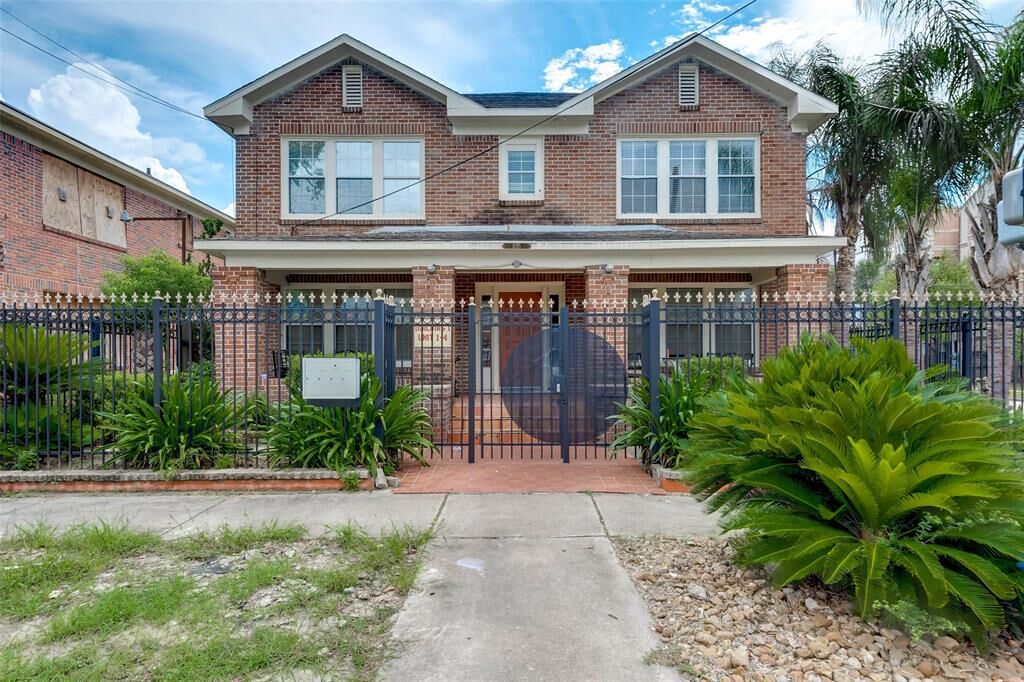 Property Photo:  4315 La Branch Street 2  TX 77004 