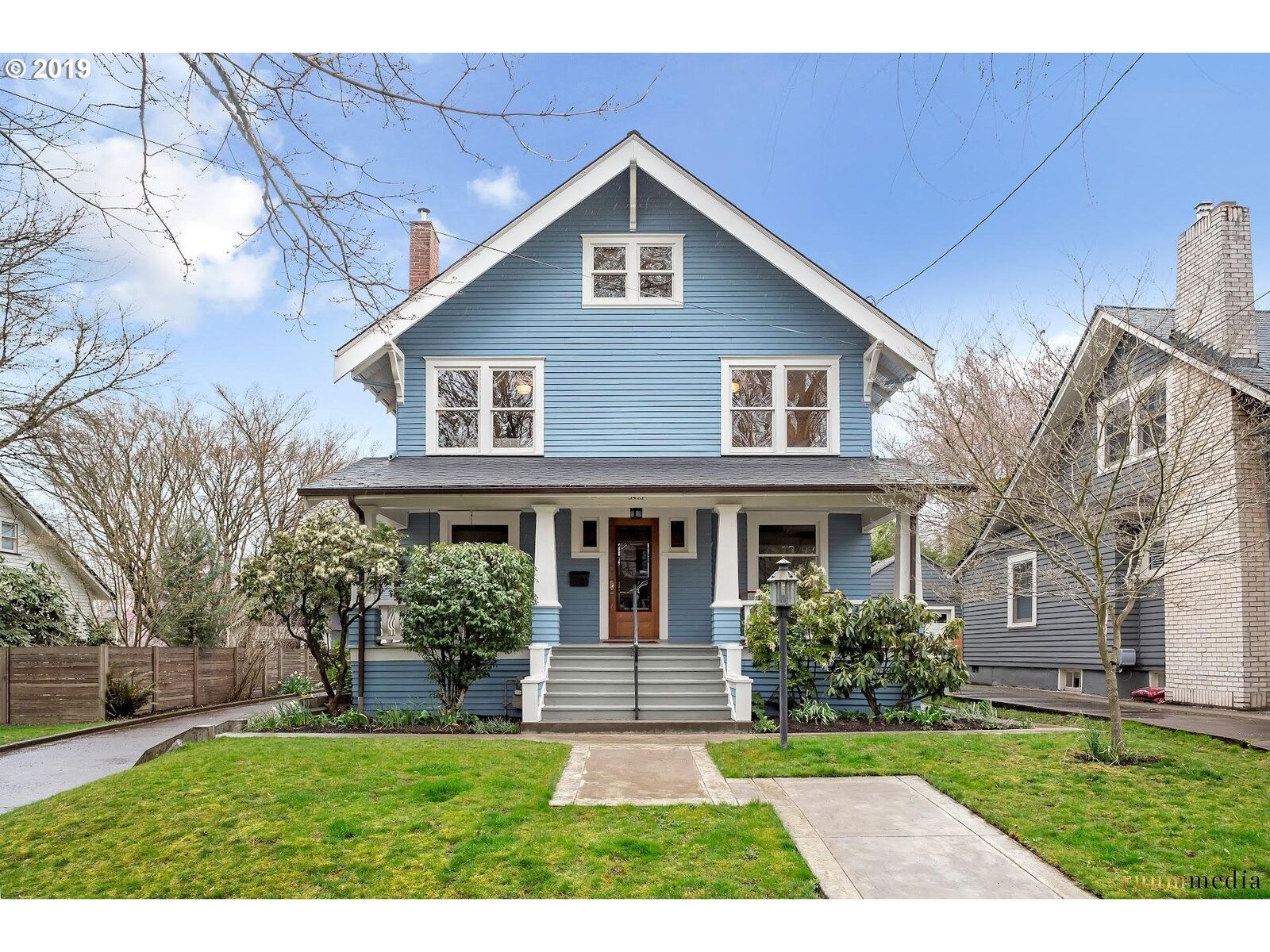 Property Photo: 3433 NE Davis St OR 97232