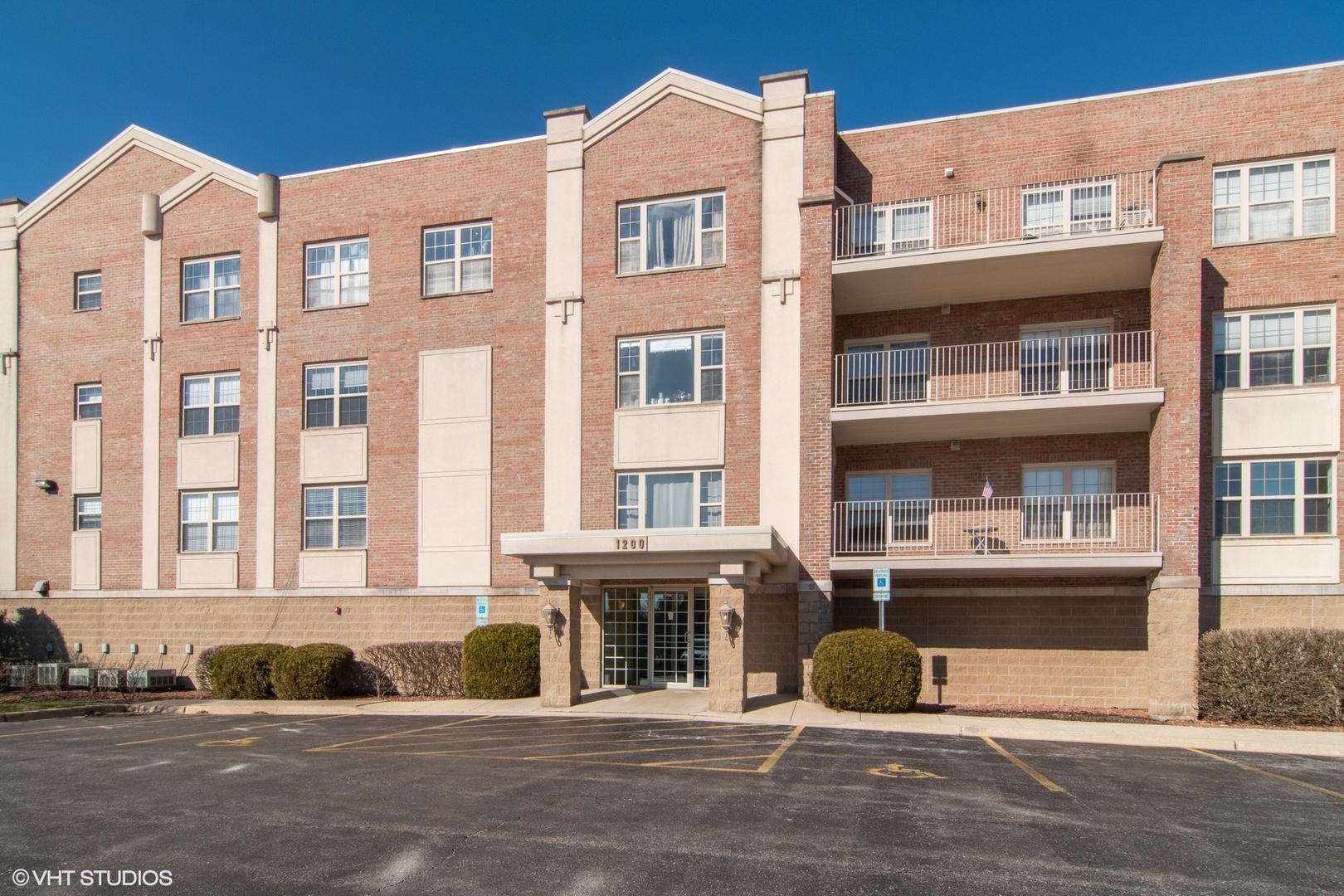 Property Photo:  1200 South Prospect Avenue 107  IL 60126 