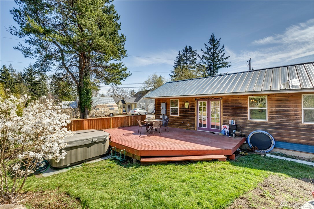 Property Photo:  3100 Birchwood Ave  WA 98225 