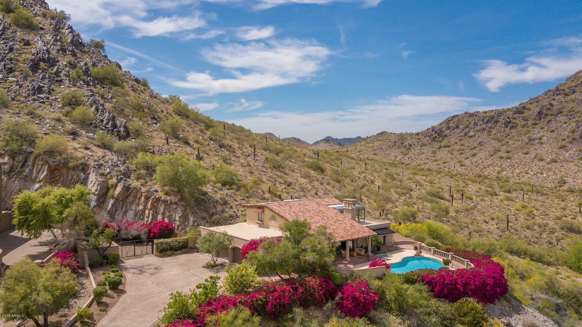 Property Photo: 4402 E Mockingbird Lane AZ 85253