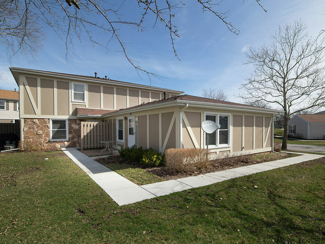 Property Photo: 1044 Newport Harbor 1044 IL 60193