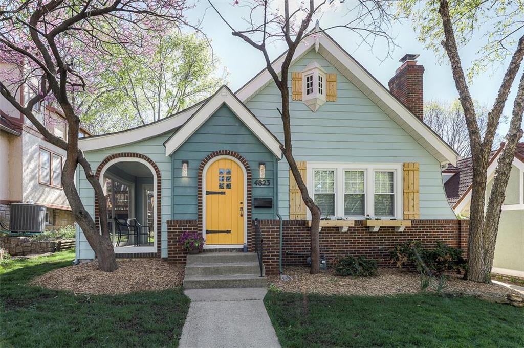 Property Photo: 4823 Liberty Street MO 64112
