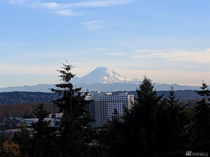 Property Photo: 15310 Sunwood Blvd F-301 WA 98188