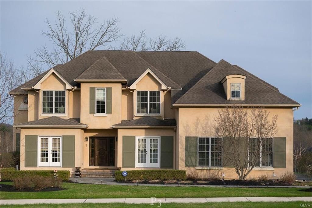 Property Photo: 8 Creekview Court PA 18045