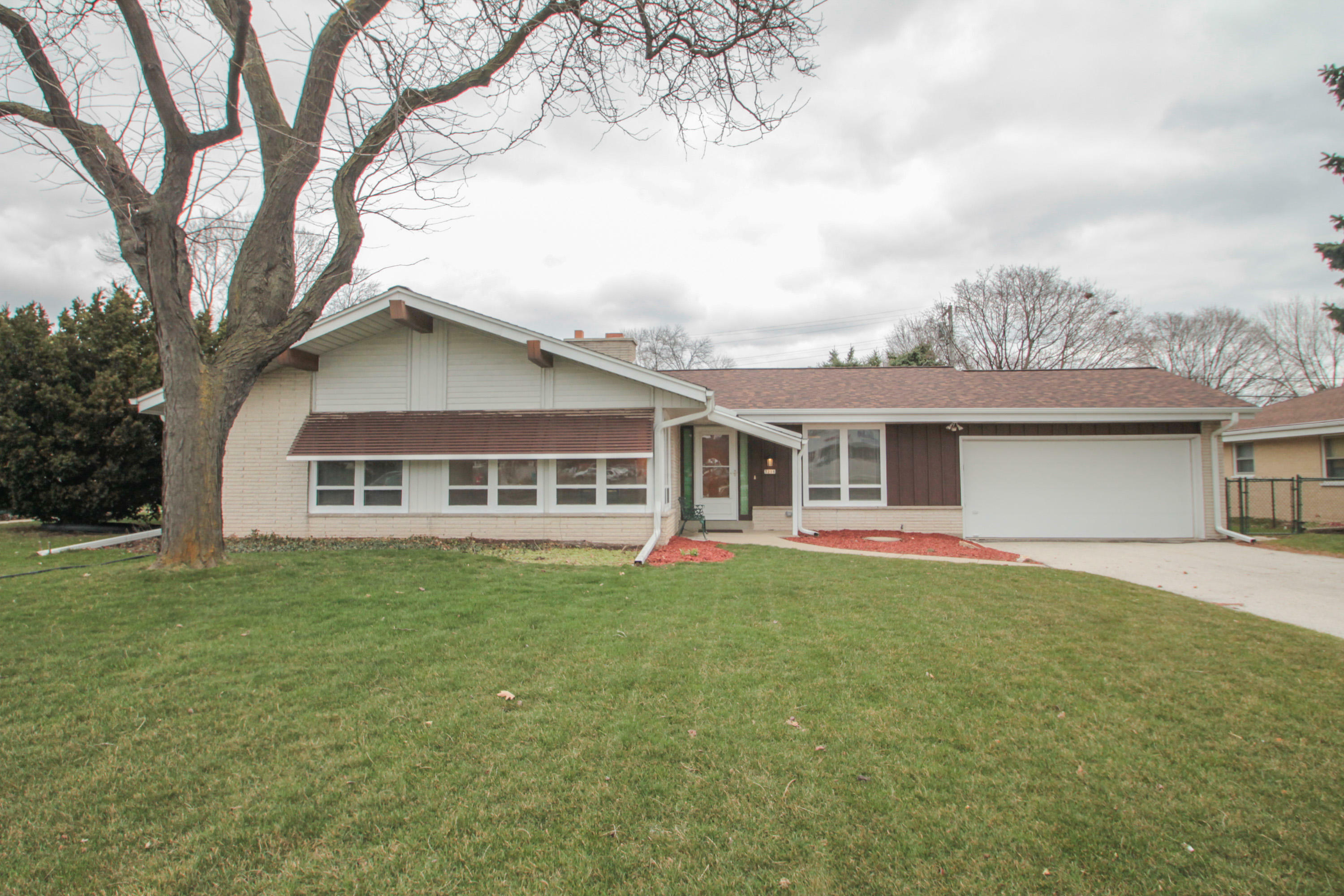 Property Photo: 3216 N Mayfair Rd WI 53222