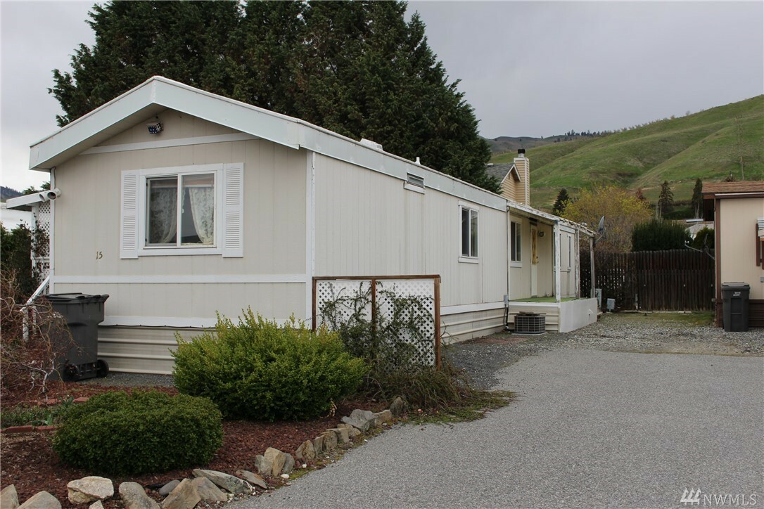Property Photo: 1608 N Western Ave 15 WA 98801