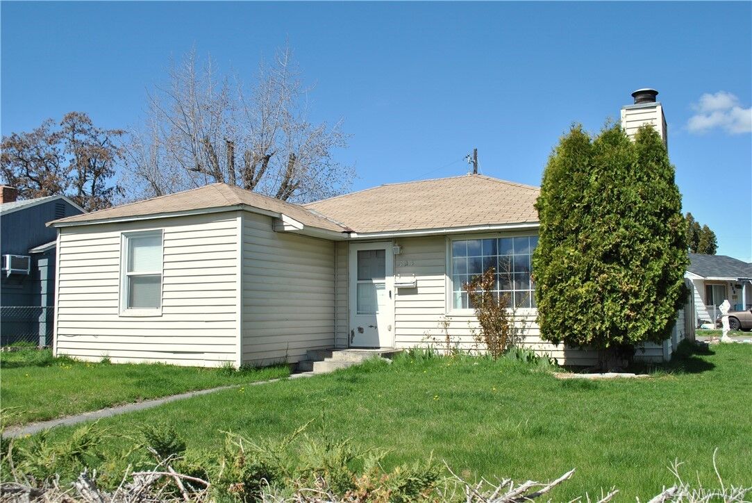 Property Photo:  304  Knolls Vista Drive  WA 98837 