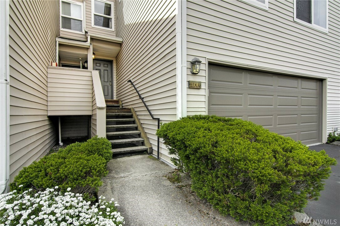 Property Photo:  4808 NE Sunset Blvd H104  WA 98059 