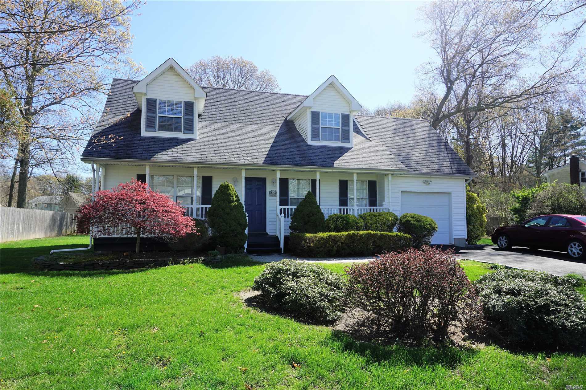 Property Photo:  424 Glen Drive  NY 11967 