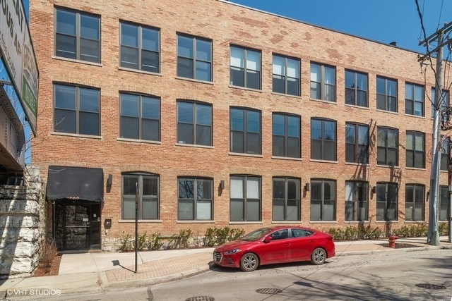 Property Photo: 1760 West Wrightwood Avenue 105 IL 60614