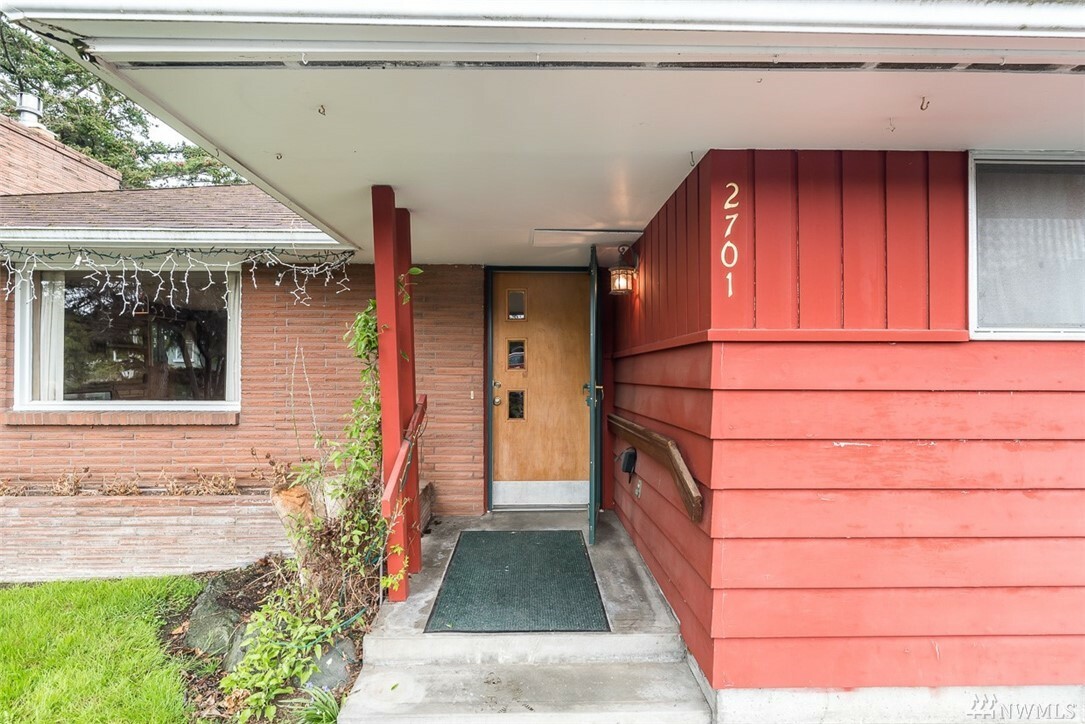 Property Photo:  2701 J Ave  WA 98221 