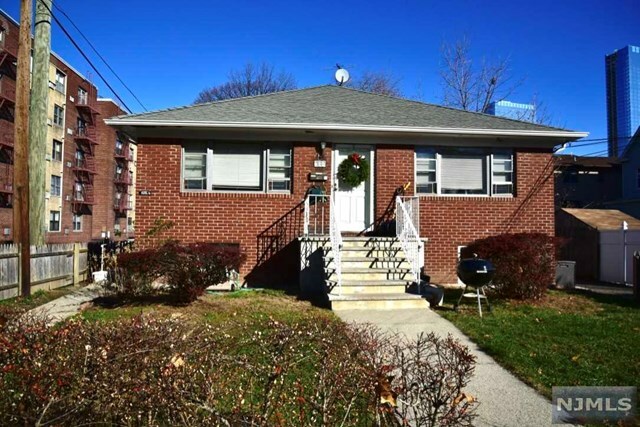 259 Hoym Street B  Fort Lee NJ 07024 photo