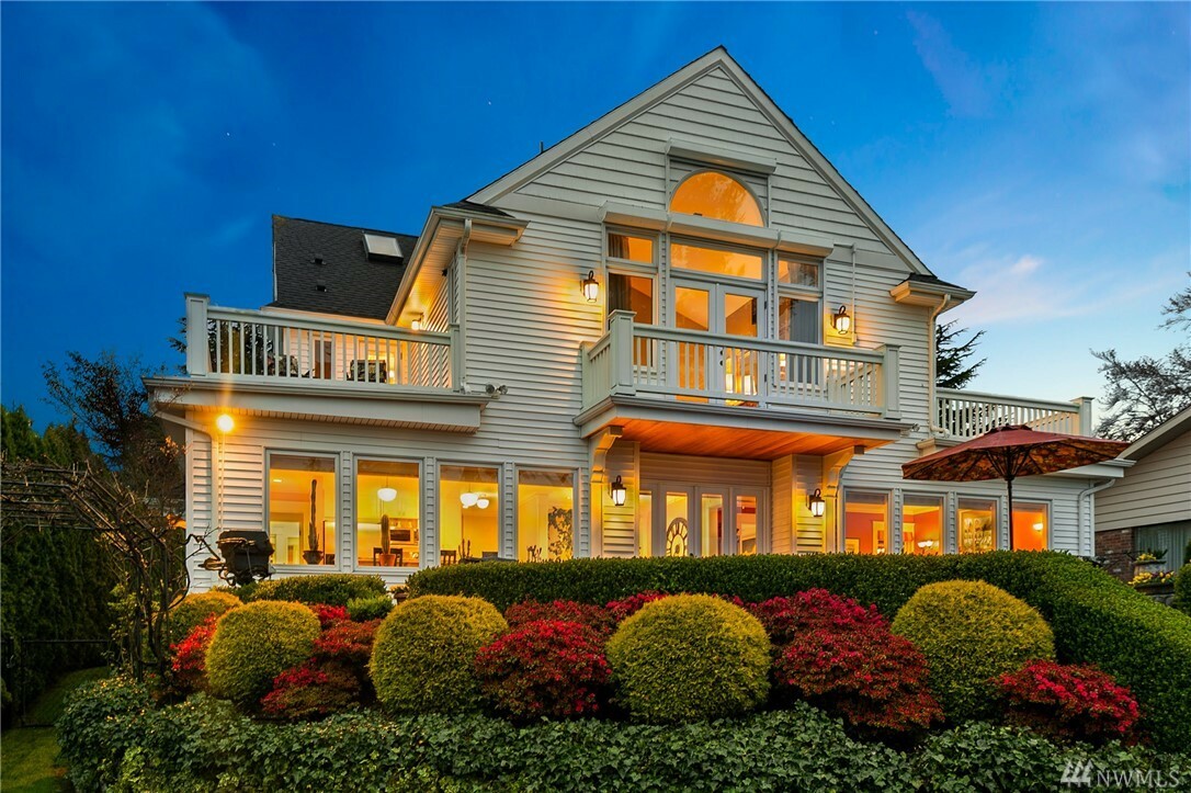 Property Photo: 920 Grand Ave WA 98201