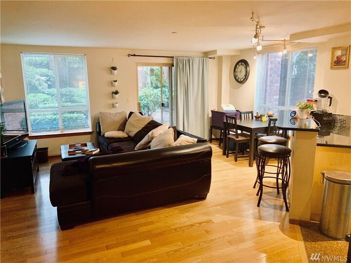 Property Photo:  412 11th Ave 101  WA 98122 