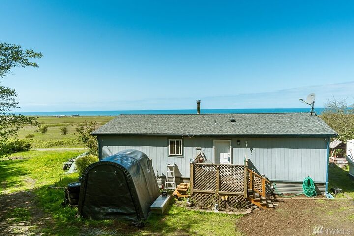 Property Photo:  4257 Hollydale Lane  WA 98277 