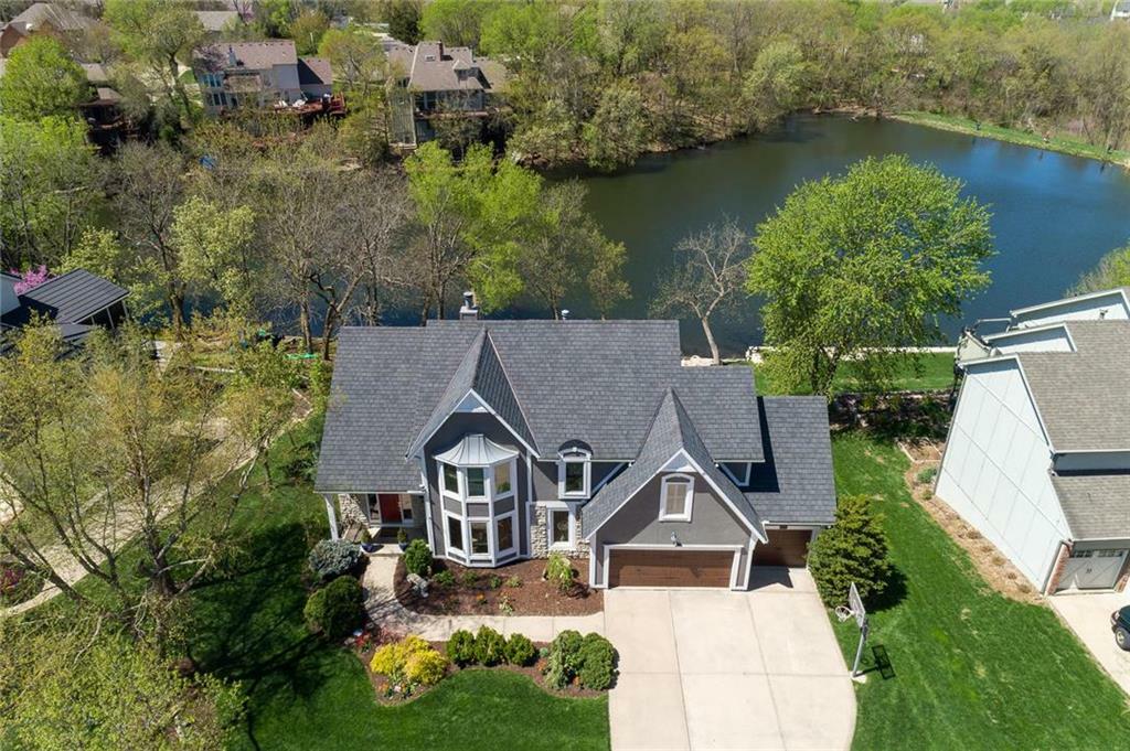 Property Photo: 7716 Oakview Lane KS 66216