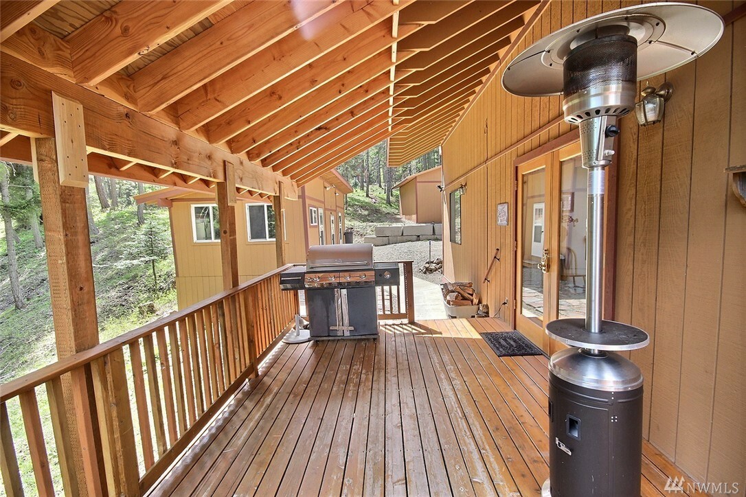 Property Photo:  1011 Fawn Road  WA 98922 