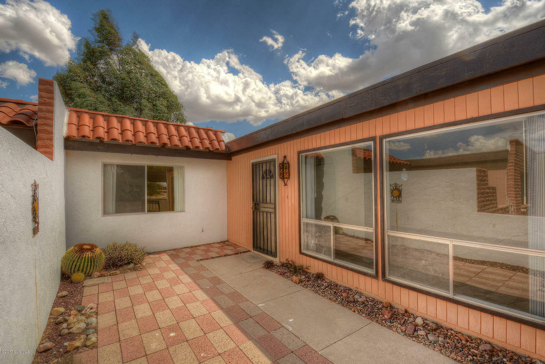 Property Photo:  236 N Circulo Del Paladin  AZ 85614 