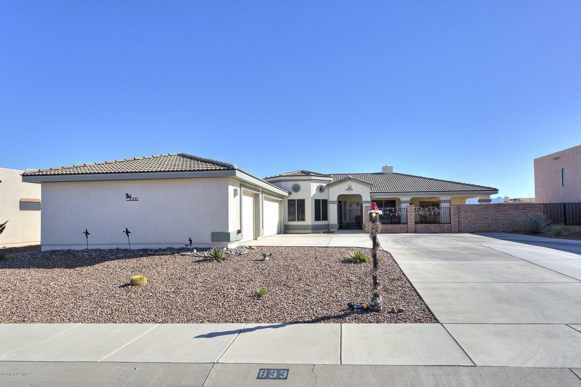 Property Photo:  833 S Placita Hermosura  AZ 85614 