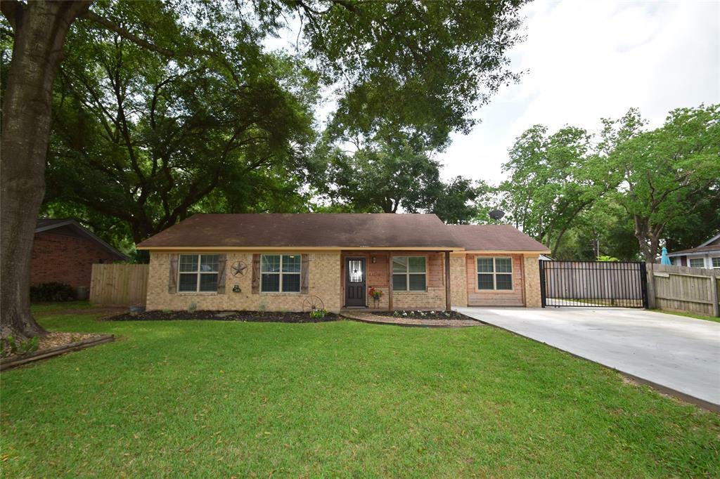 Property Photo: 5711 Dahlia Lane TX 77493