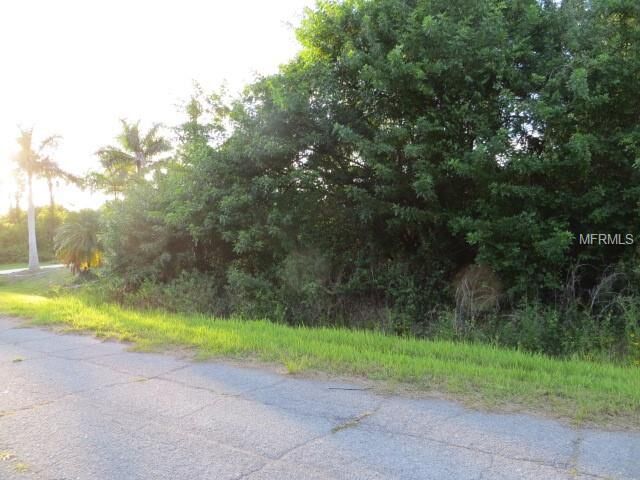 Property Photo: Red Oak Road FL 34288