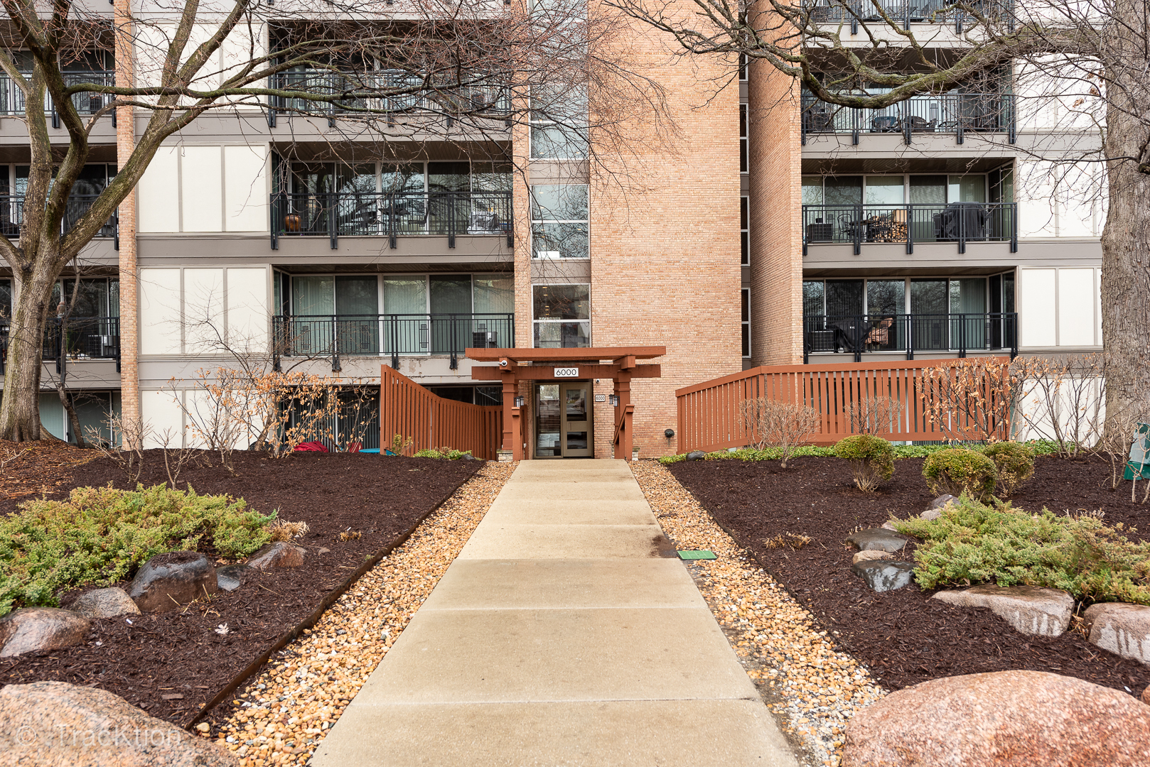 Property Photo:  6000 Oakwood Drive 1K  IL 60532 