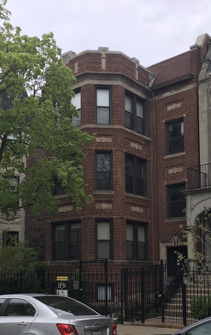 Property Photo:  510 W Oakdale Avenue 2  IL 60657 