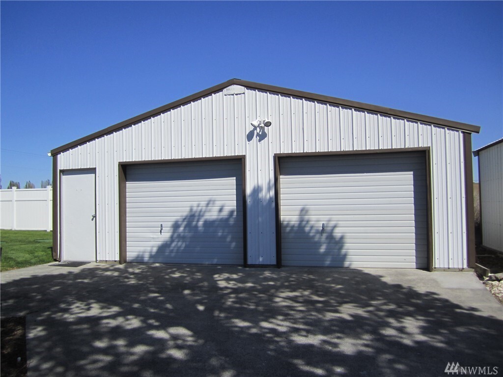 Property Photo: 7027 P Road SE WA 98857