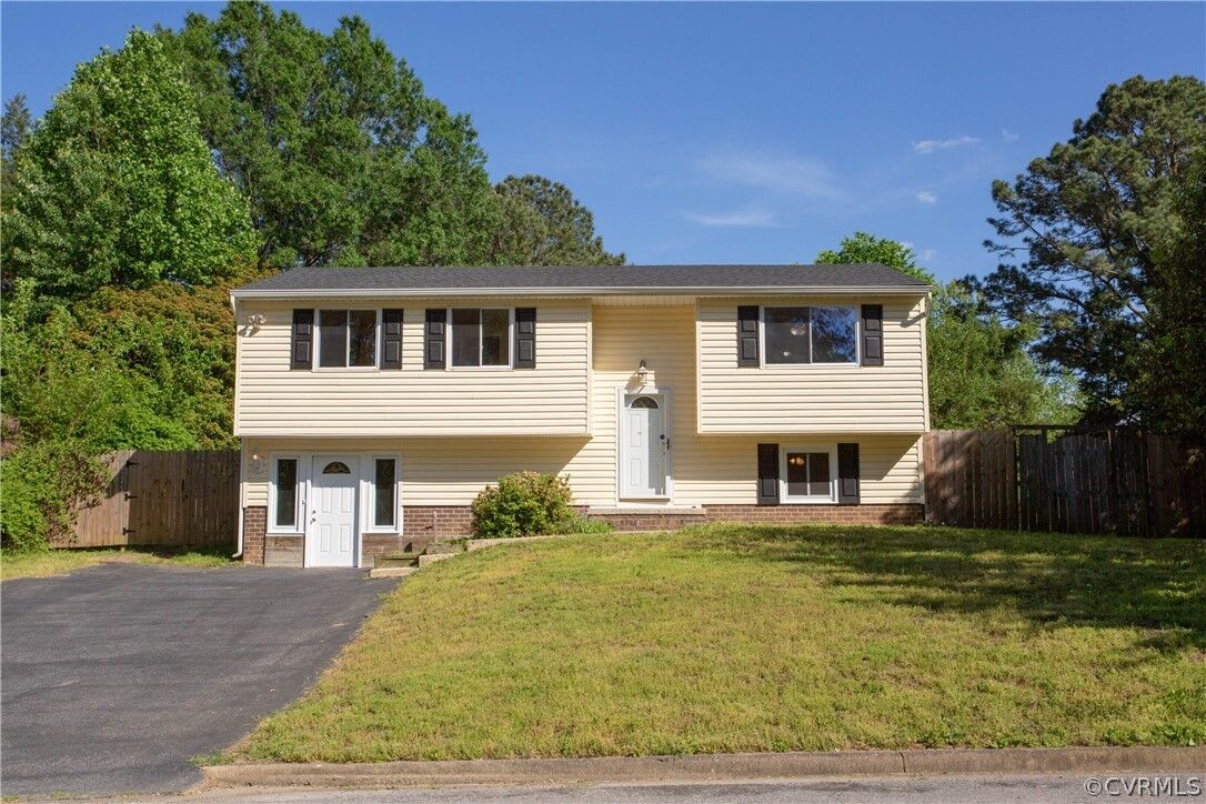 Property Photo: 1009 Arch Hill Drive VA 23236
