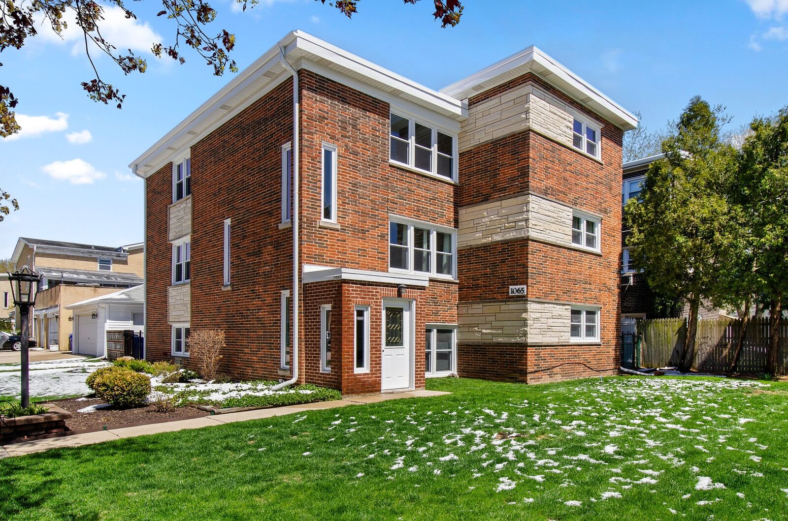 Property Photo: 1065 Arnold Court IL 60016