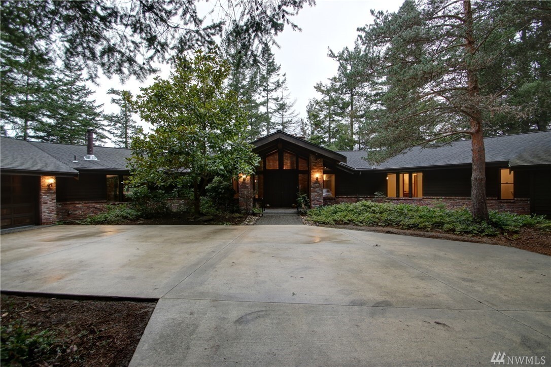 Property Photo: 560 Klamath Dr WA 98257