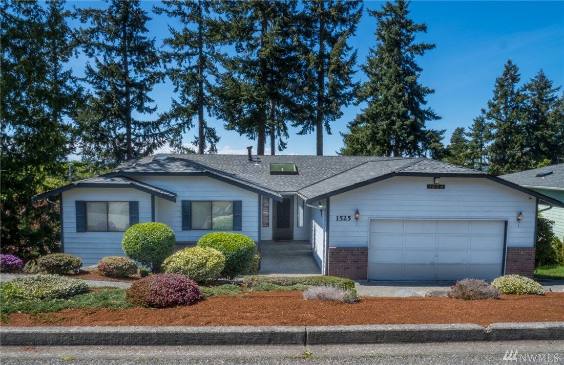 Property Photo: 1525 Washington Ave WA 98275