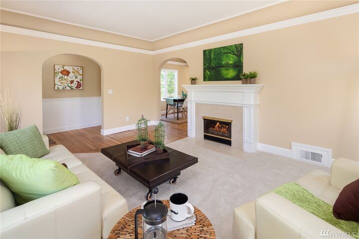 Property Photo: 1021 NE 72nd St WA 98115