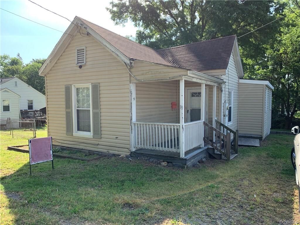 Property Photo:  19 N Ivy Avenue  VA 23075 