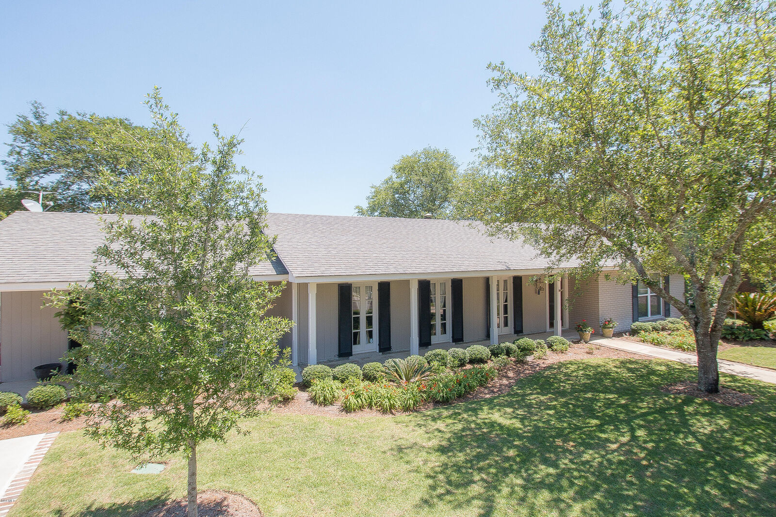 Property Photo:  332 Southern Circle  MS 39507 