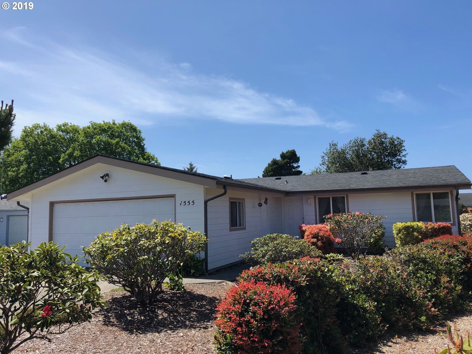Property Photo:  1555 Kallakalla Ct  OR 97439 