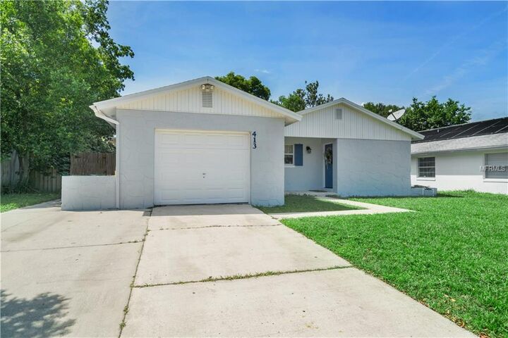 Property Photo: 413 S Hawthorn Circle FL 32708