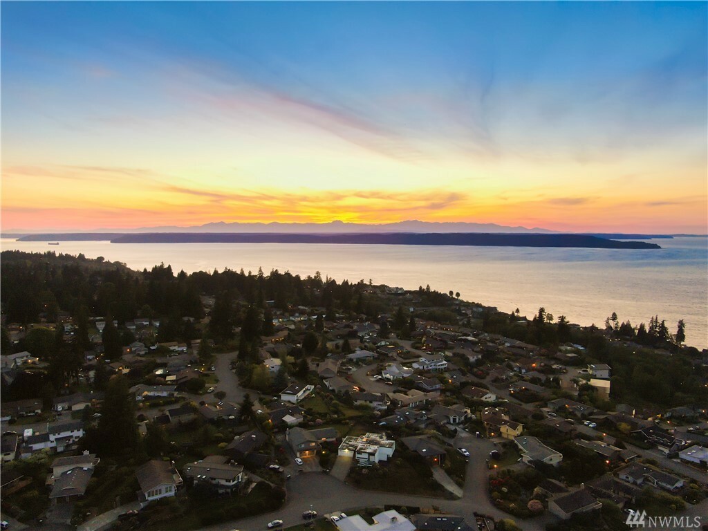 Property Photo:  29635 2nd Place SW  WA 98023 