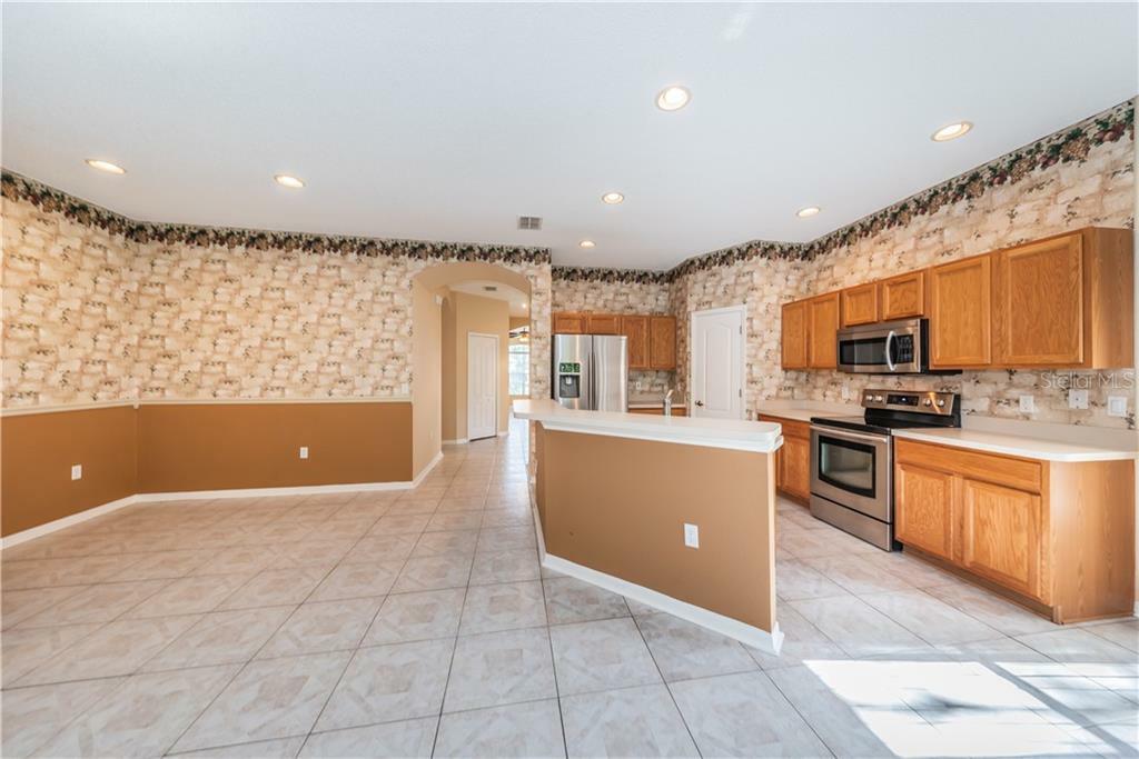 Property Photo: 2735 Wood Pointe Drive FL 34691