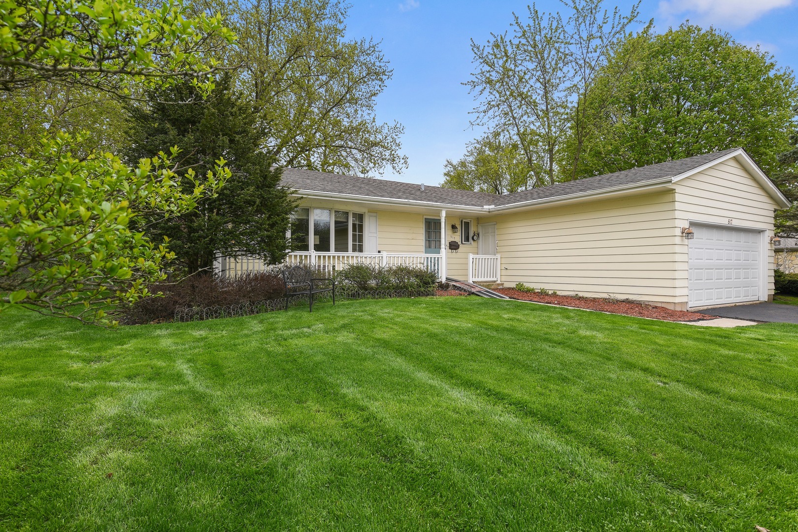 Property Photo:  517 South Hubbard Street  IL 60102 