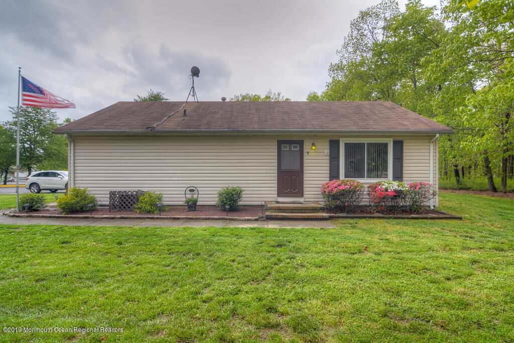 Property Photo: 9 Lynne Court NJ 07731