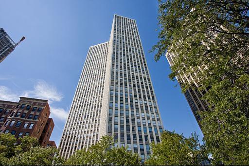 Property Photo:  2626 North Lakeview Avenue 2909  IL 60614 