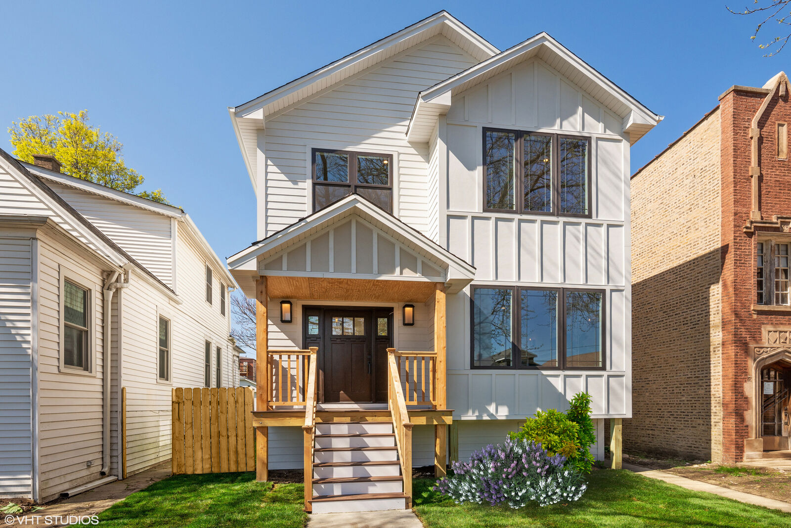Property Photo: 2620 West Winona Street IL 60625